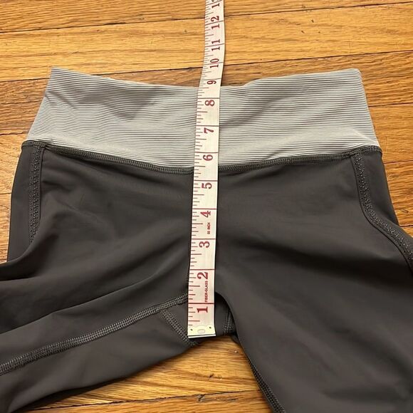 Lululemon Race With Grace Crop size 2 - Picture 13 of 14
